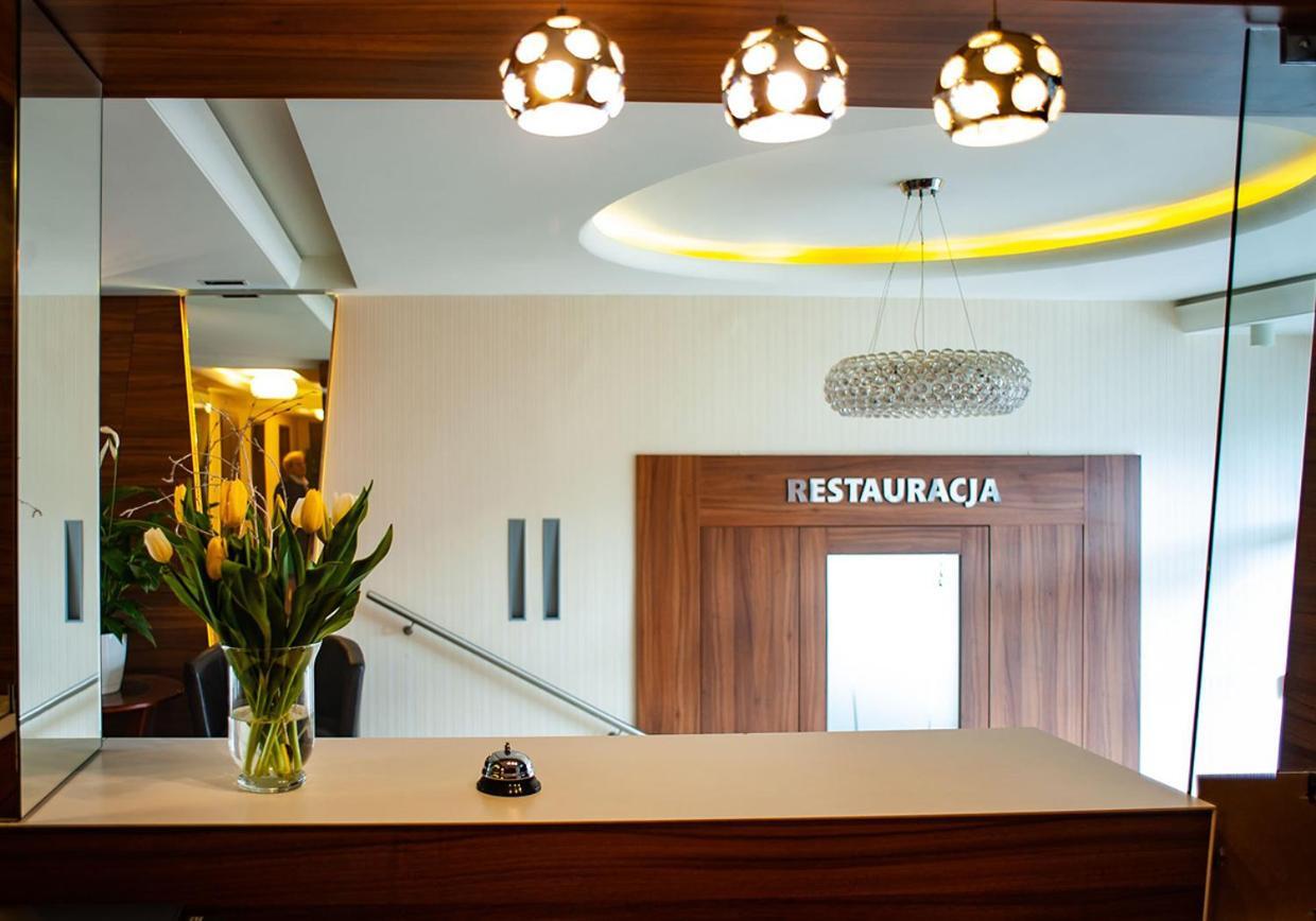 Hotel Livia Wolomin Exterior photo